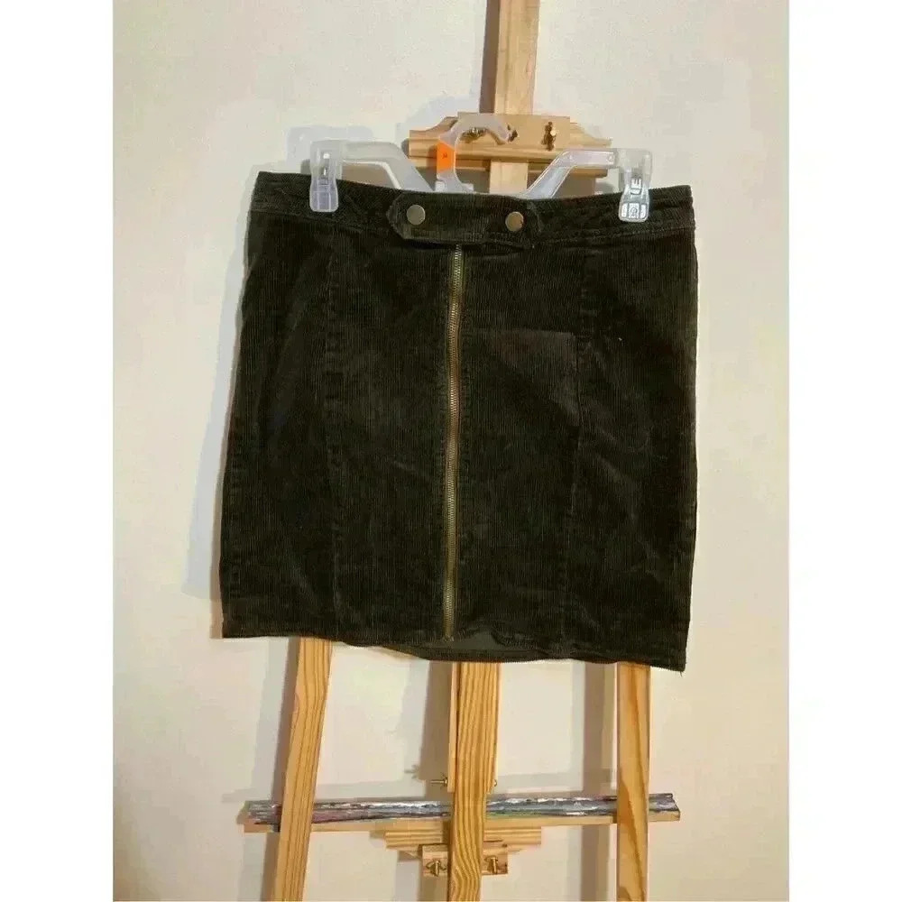 Blue Spice corduroy front zip and button mini skirt green size 11